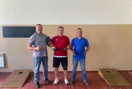 Динамічна та захоплива гра "Корнхол"